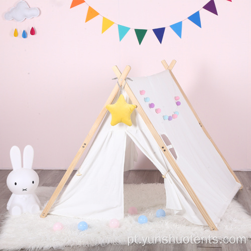 Tenda infantil de lona branca com moldura de madeira maciça